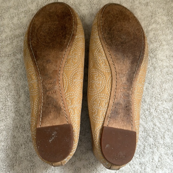 Tory Burch Chelsea stitched tan ballet flats - Picture 9 of 10